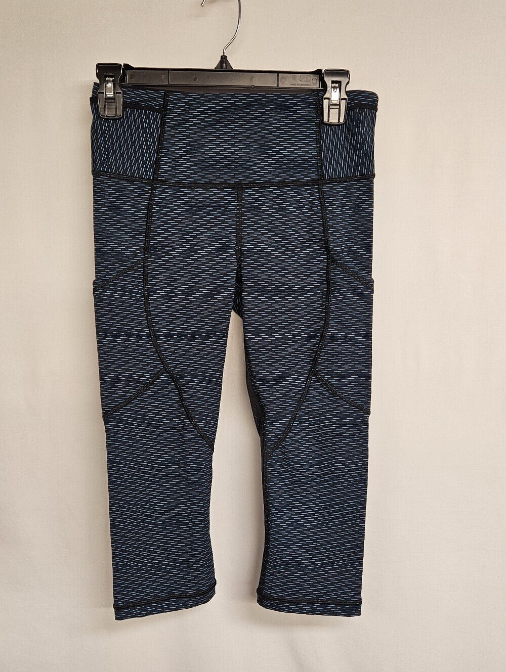 Lululemon Outrun 17" Crop size 6 Score Jacquard Black Indian Ocean luxtreme